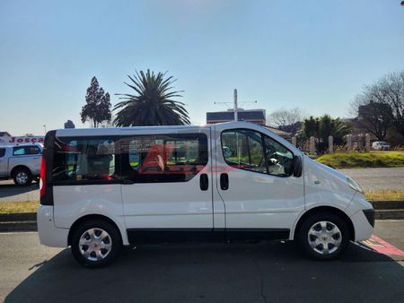 2007-Nissan-Primastar-19-dCi_3