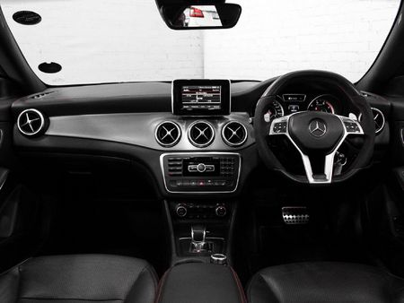 2014-Mercedes-AMG-CLA-45-AMG_9