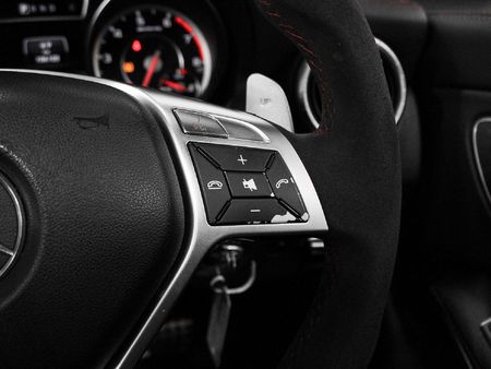 2014-Mercedes-AMG-CLA-45-AMG_13