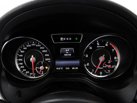 2014-Mercedes-AMG-CLA-45-AMG_14