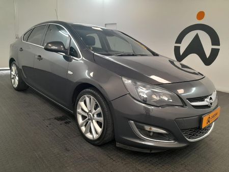 2015-Opel-Astra-16-Essentia_0