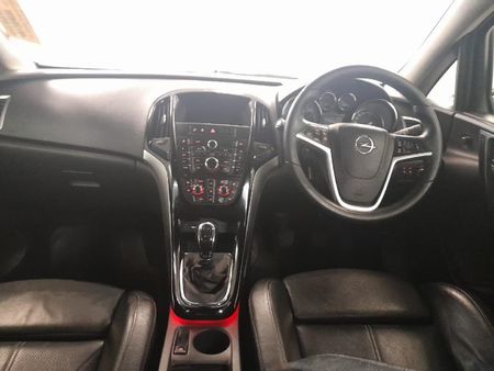 2015-Opel-Astra-16-Essentia_11