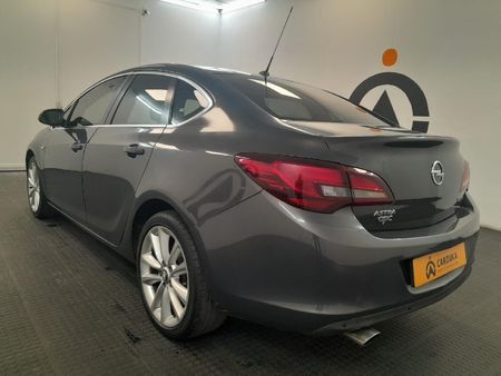 2015-Opel-Astra-16-Essentia_4
