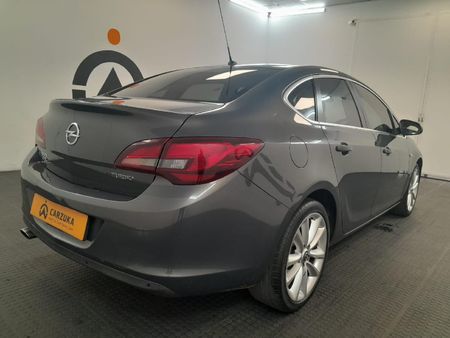 2015-Opel-Astra-16-Essentia_6