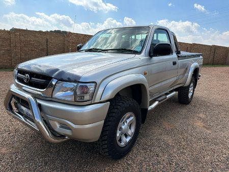 2004-Toyota-Hilux-Legend-35_1
