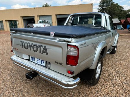 2004-Toyota-Hilux-Legend-35_5