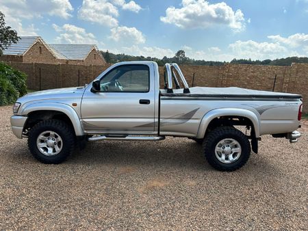 2004-Toyota-Hilux-Legend-35_6