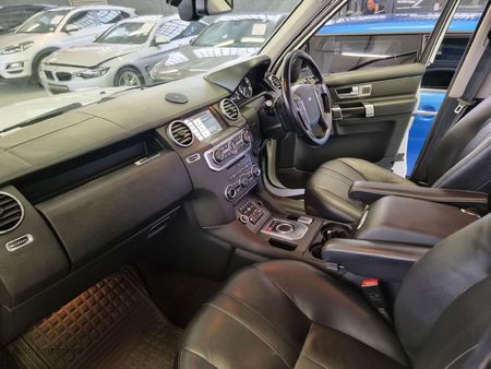 2014-Land-Rover-Discovery-4-30-TD-SD-V6-SE_18