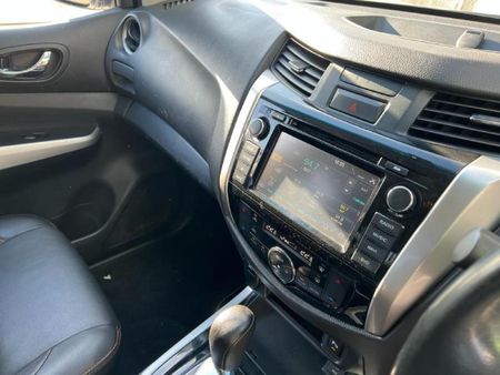 2020-Nissan-Navara-23D-Stealth-4x4-Double-Cab_9