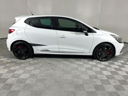 2016-Renault-Clio-IV-16-RS-200-Auto-Cup_15