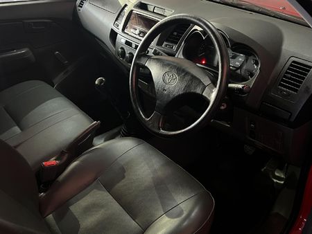 2015-Toyota-Hilux-20-VVTi-Single-Cab_3