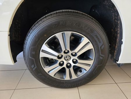 2021-Toyota-Quantum-28-GL-11-seat_13