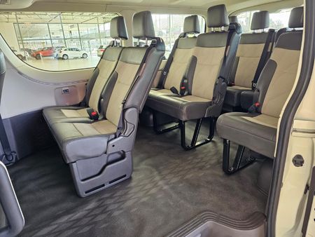 2021-Toyota-Quantum-28-GL-11-seat_15