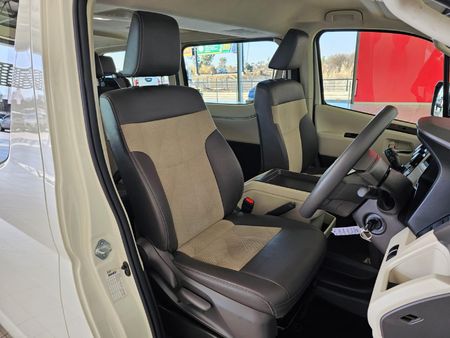 2021-Toyota-Quantum-28-GL-11-seat_16