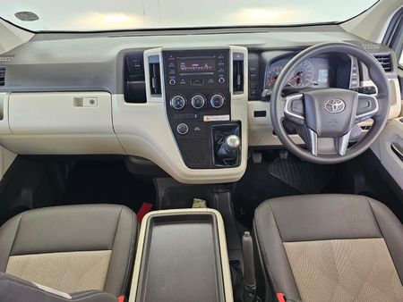 2021-Toyota-Quantum-28-GL-11-seat_18