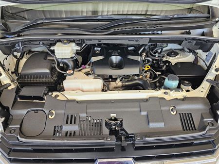 2021-Toyota-Quantum-28-GL-11-seat_7