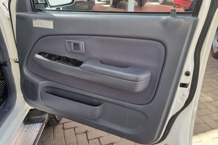 2005-Toyota-Hilux-30-KZ-TE-Raider-4x4-Double-Cab_18