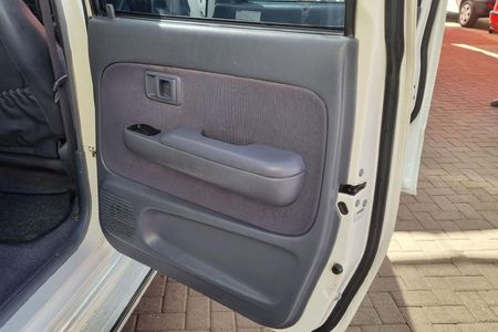 2005-Toyota-Hilux-30-KZ-TE-Raider-4x4-Double-Cab_21