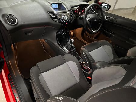 2016-Ford-Fiesta-ST-16-EcoBoost-GDTi_9