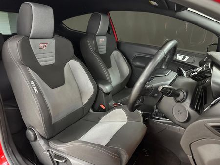 2016-Ford-Fiesta-ST-16-EcoBoost-GDTi_10