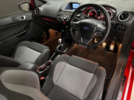 2016-Ford-Fiesta-ST-16-EcoBoost-GDTi_8