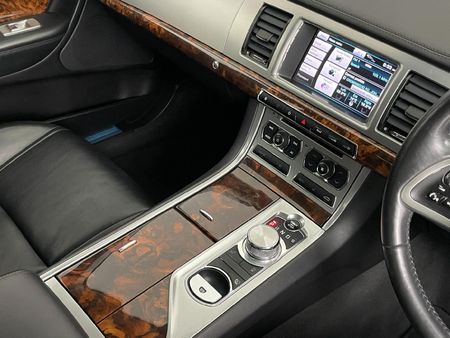 2013-Jaguar-XF-22-D-Premium-Luxury_9
