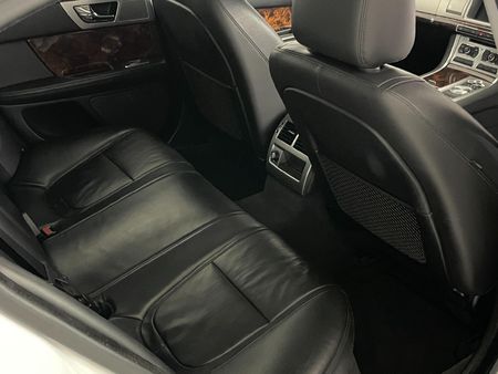 2013-Jaguar-XF-22-D-Premium-Luxury_12