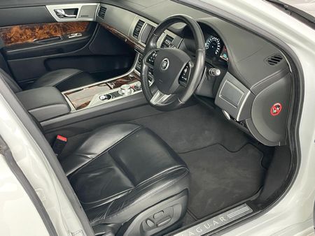 2013-Jaguar-XF-22-D-Premium-Luxury_7
