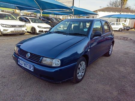 2002-Volkswagen-Polo-Playa-14-S_10