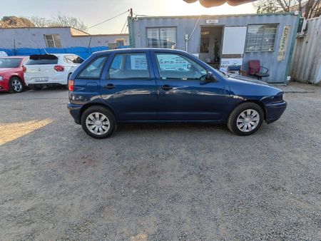 2002-Volkswagen-Polo-Playa-14-S_11