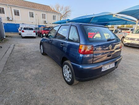2002-Volkswagen-Polo-Playa-14-S_1