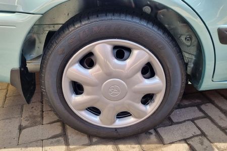 2000-Toyota-Corolla-180i-GLE_9