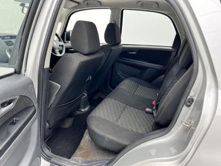 2010-Suzuki-SX4-20-AWD_11