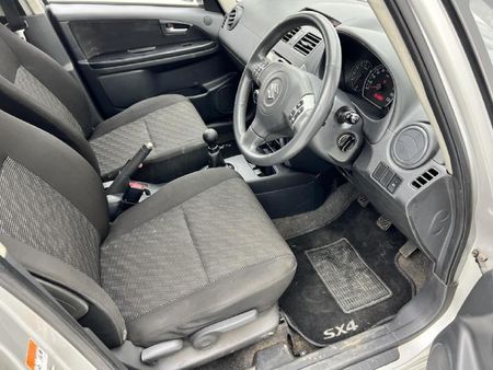2010-Suzuki-SX4-20-AWD_14