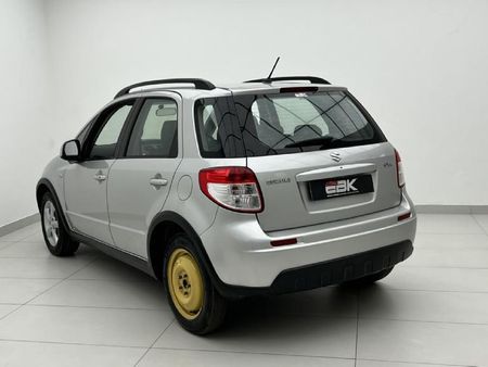 2010-Suzuki-SX4-20-AWD_3