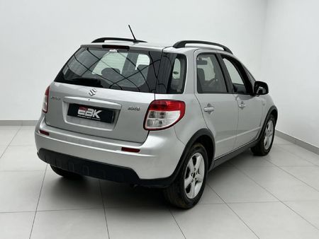 2010-Suzuki-SX4-20-AWD_5