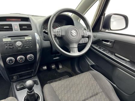 2010-Suzuki-SX4-20-AWD_7