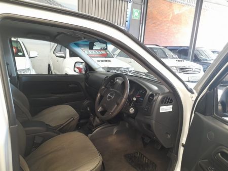 2010-Isuzu-KB-250D-Teq-Double-Cab-LE_13