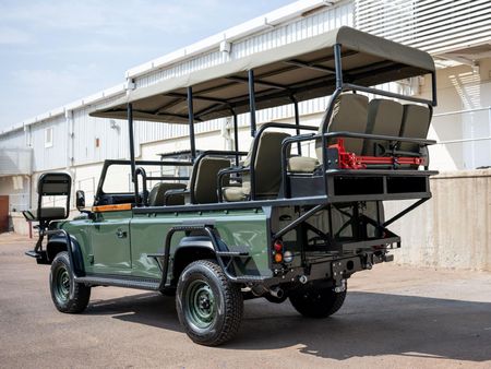 2015-Land-Rover-Defender-110-22D-Station-Wagon_2