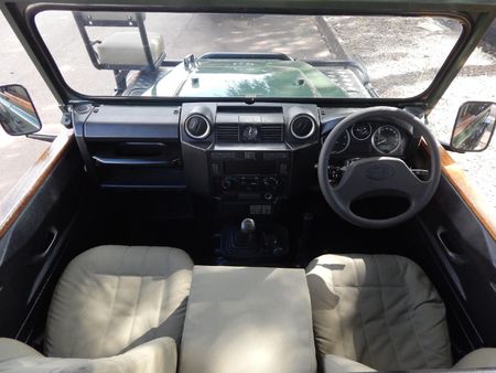 2015-Land-Rover-Defender-110-22D-Station-Wagon_3