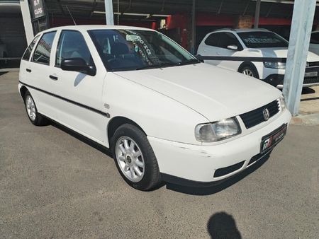 2002-Volkswagen-Polo-Playa-14-S_0
