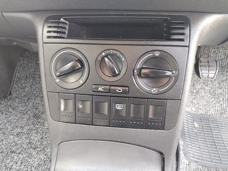 2002-Volkswagen-Polo-Playa-14-S_10