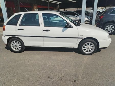 2002-Volkswagen-Polo-Playa-14-S_2