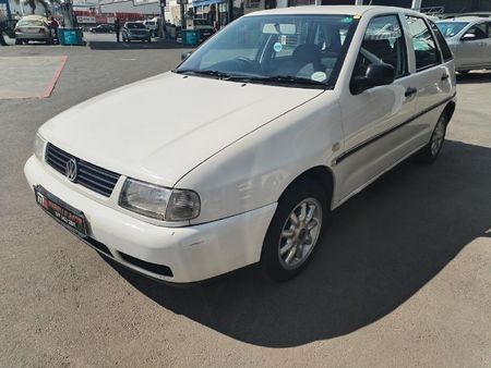 2002-Volkswagen-Polo-Playa-14-S_4