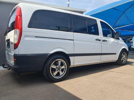 2005-Mercedes-Benz-Vito-115-CDI-CrewBus_2