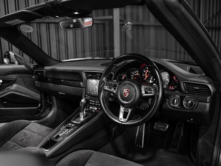 2017-Porsche-911-Carrera-GTS-Cabriolet-Auto_4