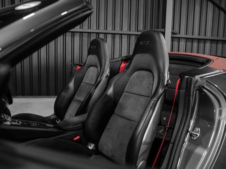 2017-Porsche-911-Carrera-GTS-Cabriolet-Auto_5
