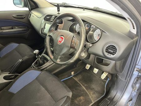 2012-Fiat-Bravo-14-T-Jet-Sport_9