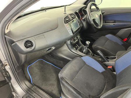 2012-Fiat-Bravo-14-T-Jet-Sport_8