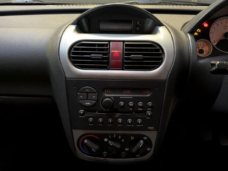 2010-Opel-Corsa-Utility-18-Sport_9